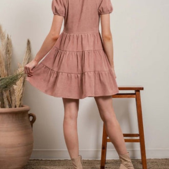 Elegant Pink Button-Down Dress - Picture 2 of 3